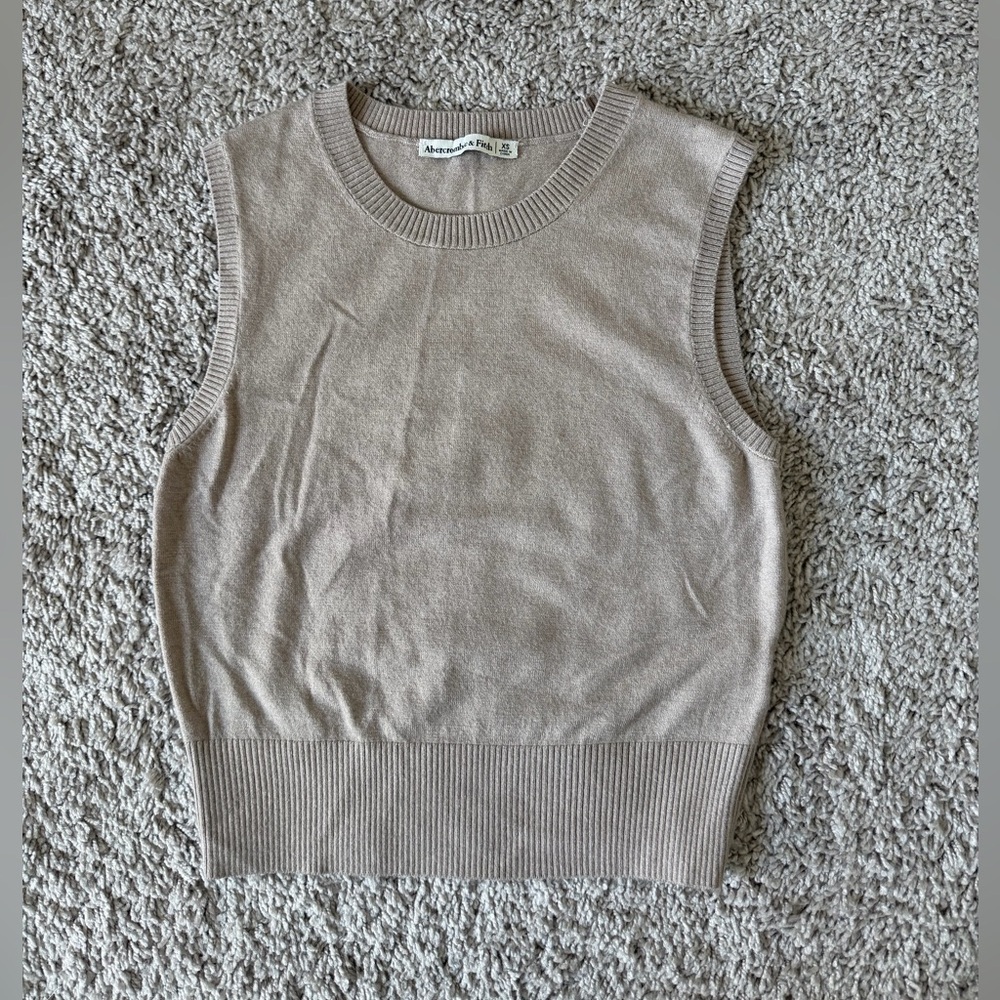 Abercrombie & Fitch Beige Knit Sleeveless Sweater Vest NWOT